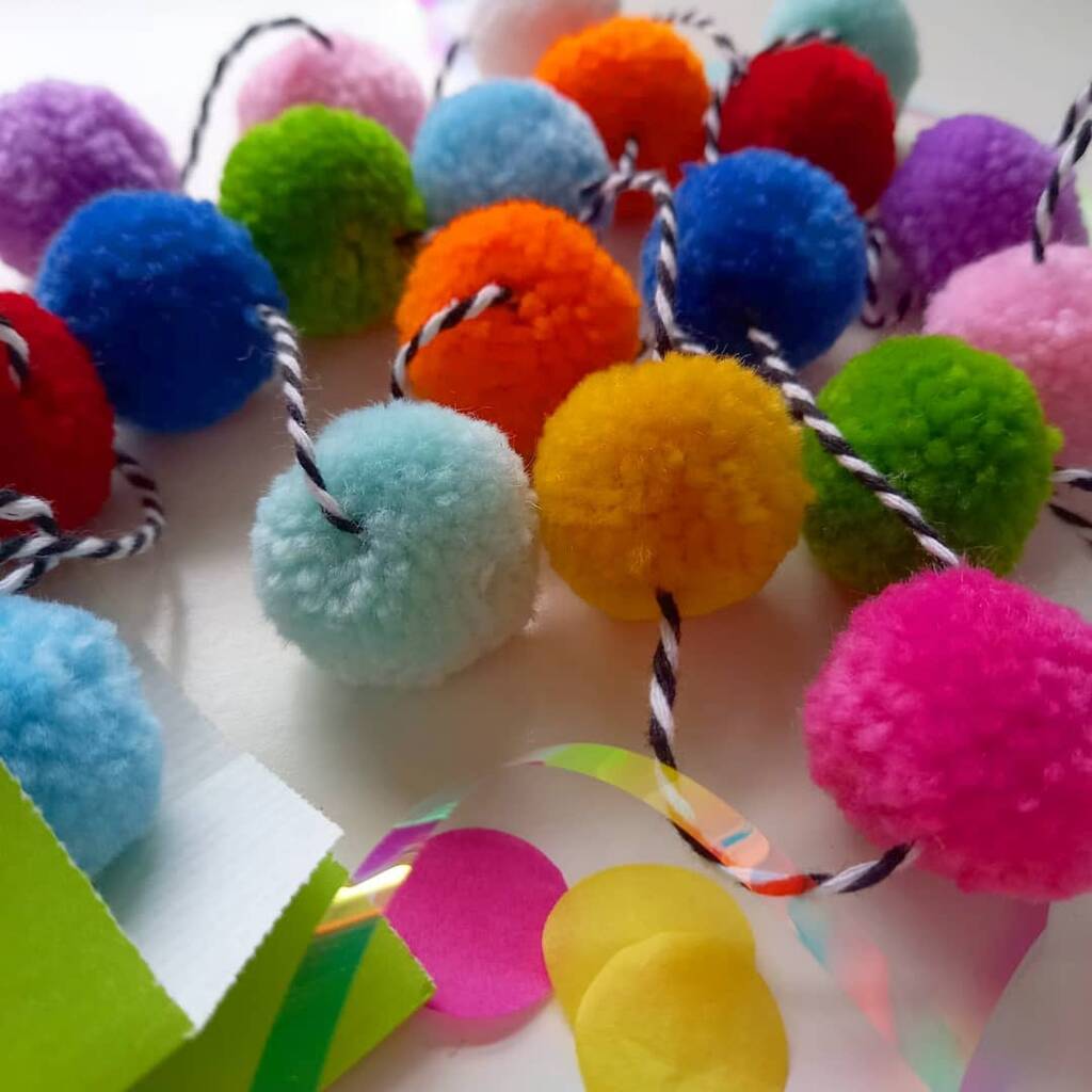 Pom Pom Party Garland